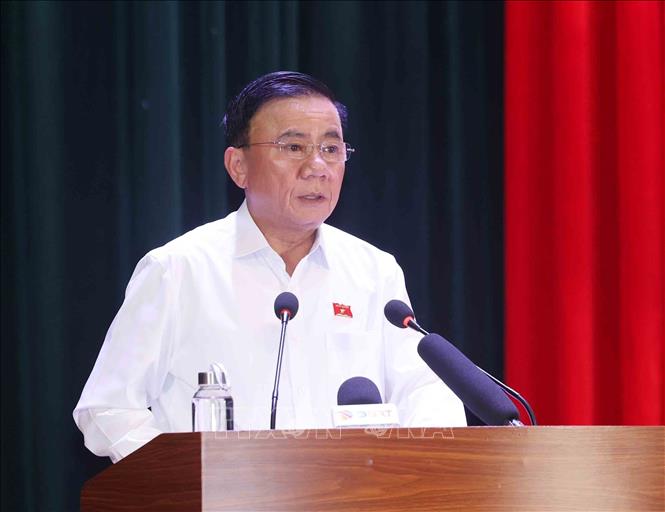 Đồng chí Trần Cẩm Tú, Uỷ viên Bộ Chính trị, Thường trực Ban Bí thư phát biểu tại buổi tiếp xúc cử tri. Ảnh: Phương Hoa - TTXVN