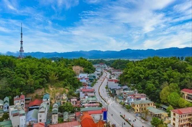 Con đường mang tên Đại tướng Võ Nguyên Giáp xuyên suốt chiều dài của thành phố Điện Biên Phủ. Ảnh: Xuân Tư - TTXVN