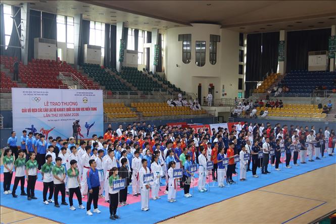 350 vận động viên đến từ 11 tỉnh, thành khu vực miền Trung tham gia tranh tài. Ảnh: Hoàng Ngà - TTXVN