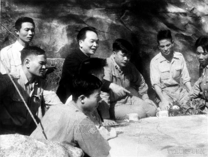 Bộ chỉ huy Chiến dịch Điện Biên Phủ dưới sự chỉ đạo trực tiếp của Đại tướng Võ Nguyên Giáp, lên kế hoạch tác chiến chi tiết cho từng trận đánh. Ảnh: Tư liệu - TTXVN