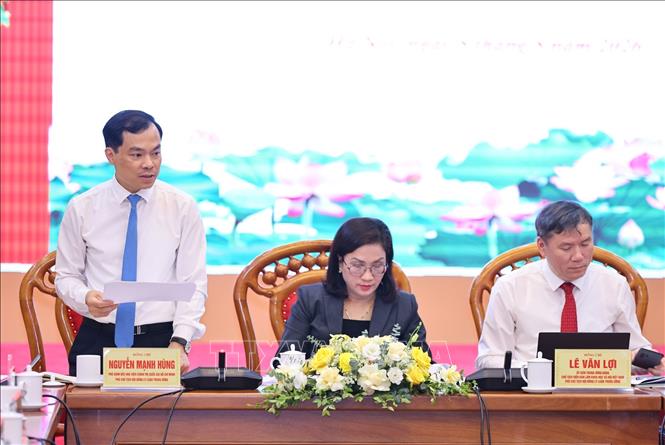 Đồng chí Nguyễn Mạnh Hùng, Phó Giám đốc Học viện Chính trị quốc gia Hồ Chí Minh, Phó Chủ tịch Hội đồng Lý luận Trung ương điều hành nội dung tổng thể của đề cương, kết cấu Chiến lược công tác tư tưởng của Đảng trong bối cảnh chuyển đổi số. Ảnh: Minh Đức – TTXVN