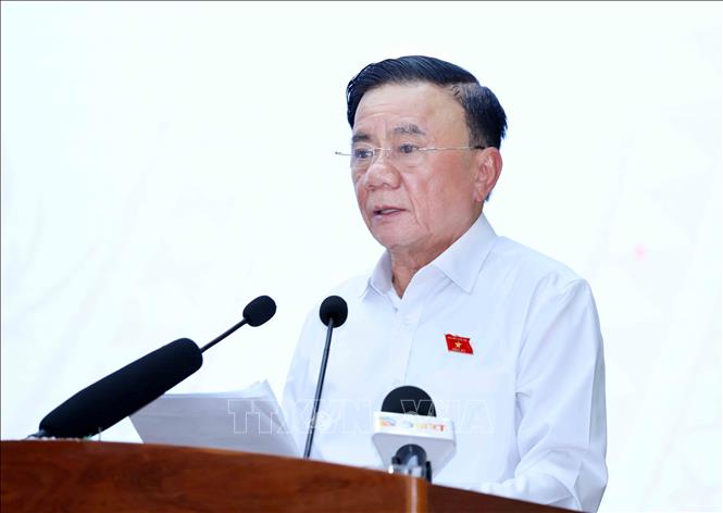 Đồng chí Trần Cẩm Tú, Uỷ viên Bộ Chính trị, Thường trực Ban Bí thư trả lời, làm rõ ý kiến của cử tri. Ảnh: Phương Hoa - TTXVN