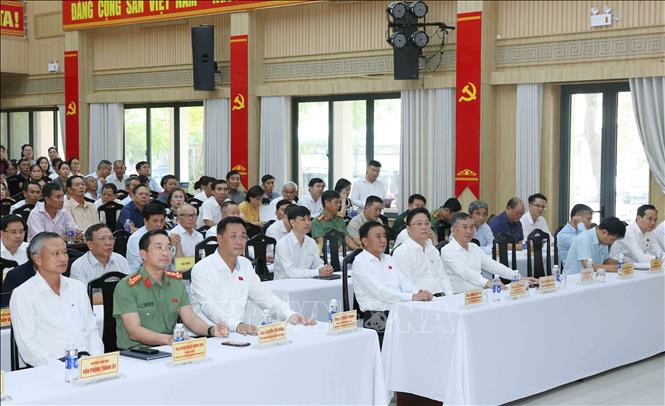 Đại biểu tham dự buổi tiếp xúc cử tri. Ảnh: Phương Hoa - TTXVN