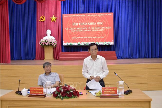 Ông Dương Trọng Hiếu, Ủy viên Ban Thường vụ Thành ủy, Chủ nhiệm Ủy ban Kiểm tra Thành ủy Thành phố Hồ Chí Minh phát biểu tại Hội thảo. Ảnh: Đoàn Mạnh Dương - TTXVN
