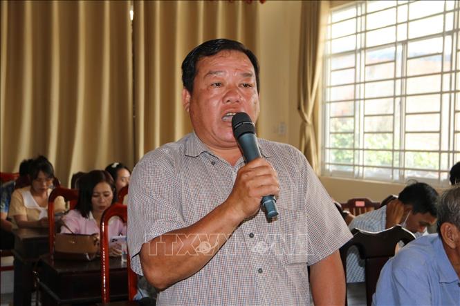 Cử tri xã Nhơn Hội, tỉnh An Giang nêu các kiến nghị tại buổi tiếp xúc cử tri. Ảnh: Thanh Sang-TTXVN