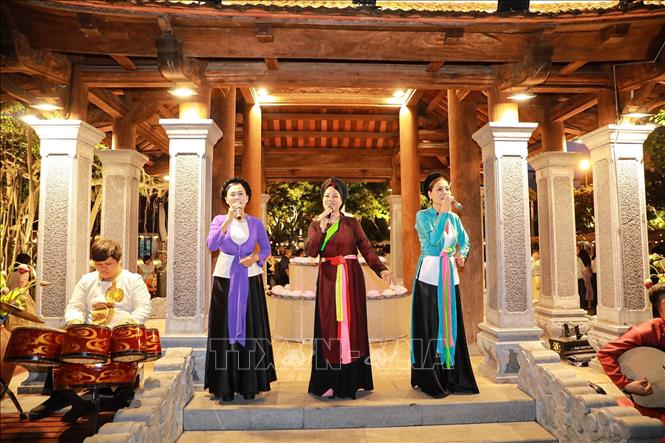 Tiết mục nghệ thuật tại chương trình. Ảnh: Khánh Hoà - TTXVN
