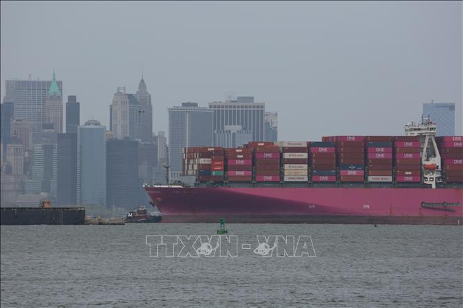 Quang cảnh cảng hàng hóa tại New York và New Jersey, Mỹ. Ảnh: THX/TTXVN