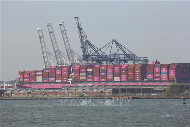 Quang cảnh cảng hàng hóa tại New York và New Jersey, Mỹ. Ảnh: THX/TTXVN
