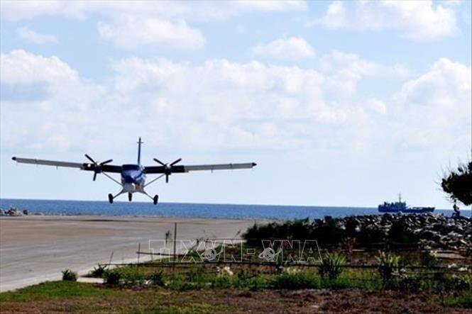 Thủy phi cơ DHC-6 của Lữ đoàn Không quân Hải quân 954 huấn luyện hạ cánh xuống sân bay Trường Sa Lớn. Ảnh: Tư liệu/TTXVN phát