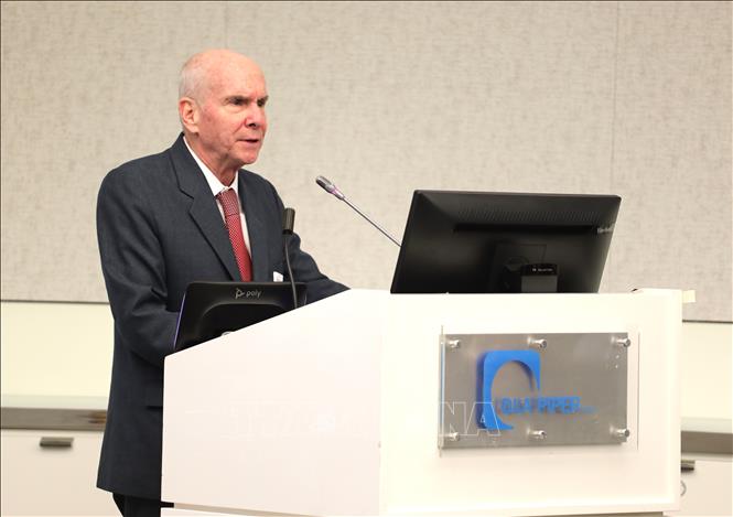Đại sứ Michael McKinley, Cố vấn cấp cao thuộc tập đoàn The Cohen Group phát biểu chào mừng. Ảnh: Đoàn Hùng - P/v TTXVN tại Mỹ
