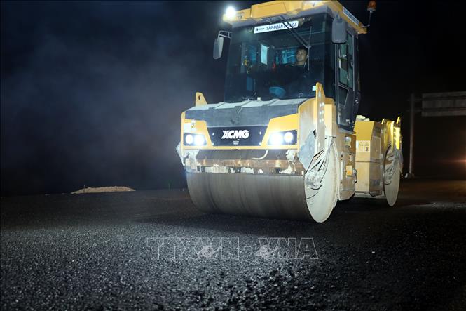 Tuyến cao tốc cửa khẩu Hữu Nghị - Chi Lăng, tỉnh Lạng Sơn dài gần 60 km đã thành hình. Ảnh: Văn Đạt - TTXVN