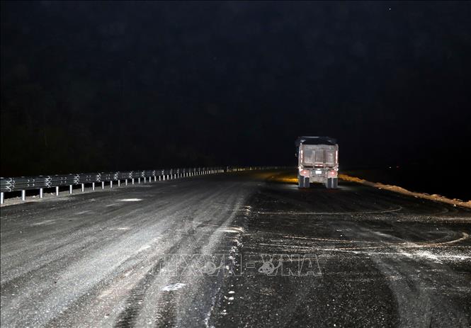 Tuyến cao tốc cửa khẩu Hữu Nghị - Chi Lăng, tỉnh Lạng Sơn dài gần 60 km đã cơ bản hoàn thành các hạng mục quan trọng. Ảnh: Văn Đạt - TTXVN