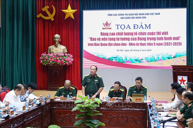 Thiếu tướng Đoàn Xuân Bộ, Tổng biên tập Báo Quân đội nhân dân phát biểu. Ảnh: Quỳnh Anh - TTXVN phát