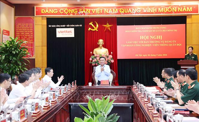 Đồng chí Trần Cẩm Tú, Uỷ viên Bộ Chính trị, Thường trực Ban Bí thư, Trưởng Đoàn kiểm tra, giám sát số 12 của Bộ Chính trị chủ trì làm việc với Ban Thường vụ Đảng uỷ Tập đoàn Viettel. Ảnh: Phương Hoa - TTXVN