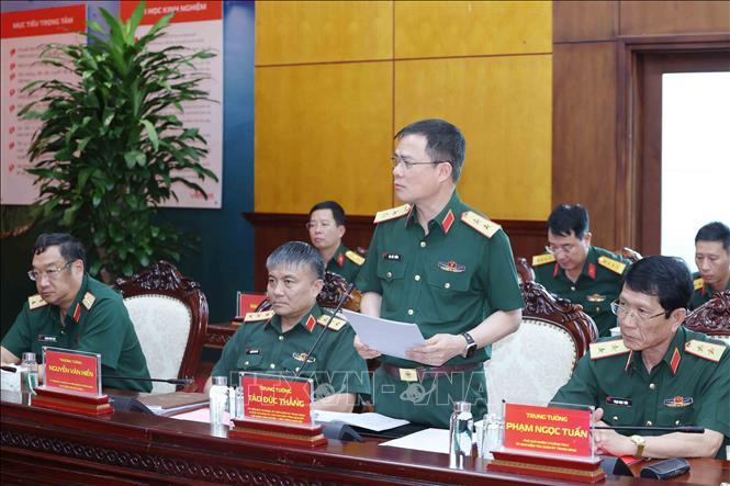 Đồng chí Tào Đức Thắng, Uỷ viên Trung ương Đảng, Chủ tịch kiêm Tổng Giám đốc Tập đoàn Công nghiệp - Viễn thông Quân đội (Viettel), Phó Bí thư Đảng uỷ Tập đoàn phát biểu tại hội nghị. Ảnh: Phương Hoa - TTXVN