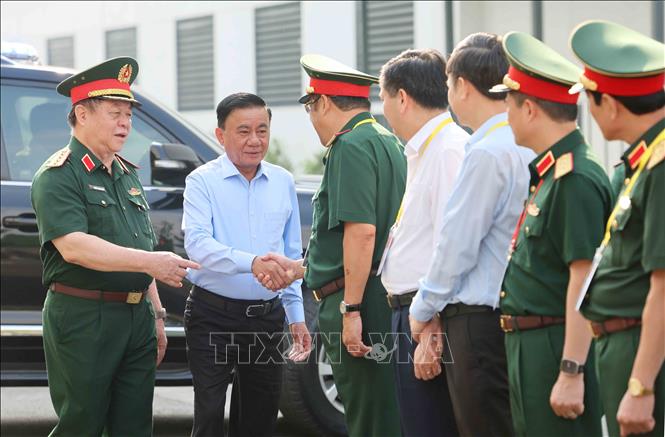 Đồng chí Trần Cẩm Tú, Uỷ viên Bộ Chính trị, Thường trực Ban Bí thư, Trưởng Đoàn kiểm tra, giám sát số 12 của Bộ Chính trị làm việc với Ban Thường vụ Đảng uỷ Tập đoàn Viettel. Ảnh: Phương Hoa - TTXVN