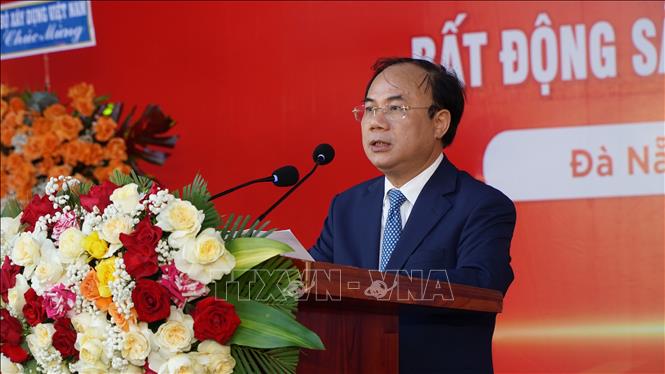 Thứ trưởng Bộ Xây dựng Nguyễn Văn Sinh phát biểu khai mạc Triển lãm. Ảnh: Quốc Dũng - TTXVN