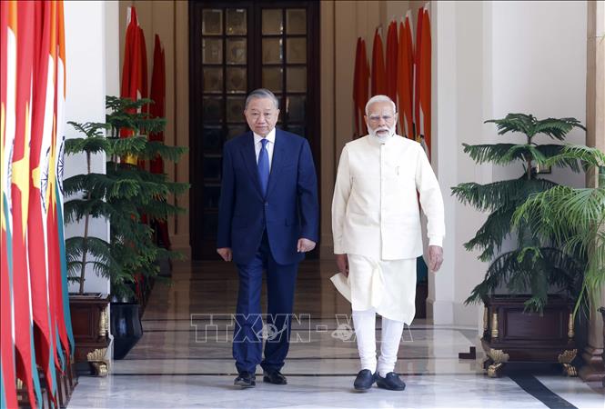 Tổng Bí thư, Chủ tịch nước Tô Lâm và Thủ tướng Ấn Độ Narendra Modi gặp hẹp. Ảnh: Thống Nhất – TTXVN