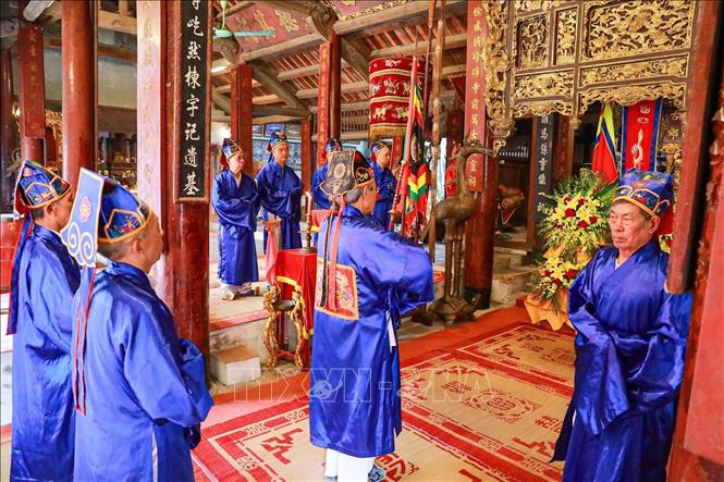Thực hiện lễ tế tại Lễ hội. Ảnh: Khánh Hoà - TTXVN