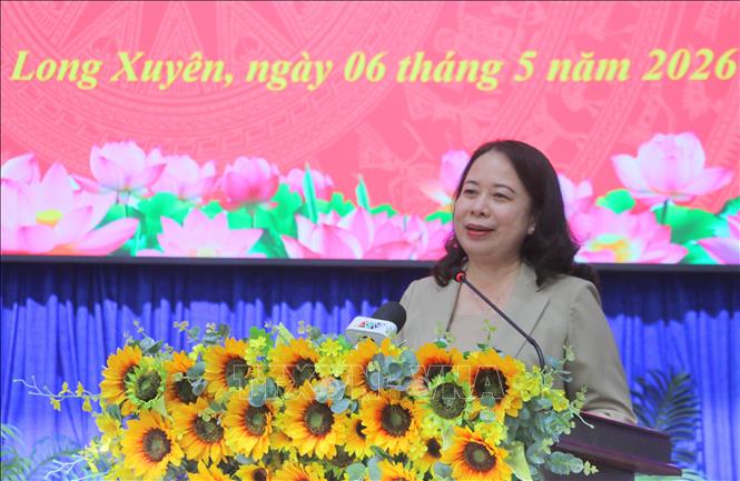 Phó Chủ tịch nước Võ Thị Ánh Xuân phát biểu tại buổi tiếp xúc cử phường Long Xuyên và xã An Châu, tỉnh An Giang. Ảnh: Công Mạo-TTXVN