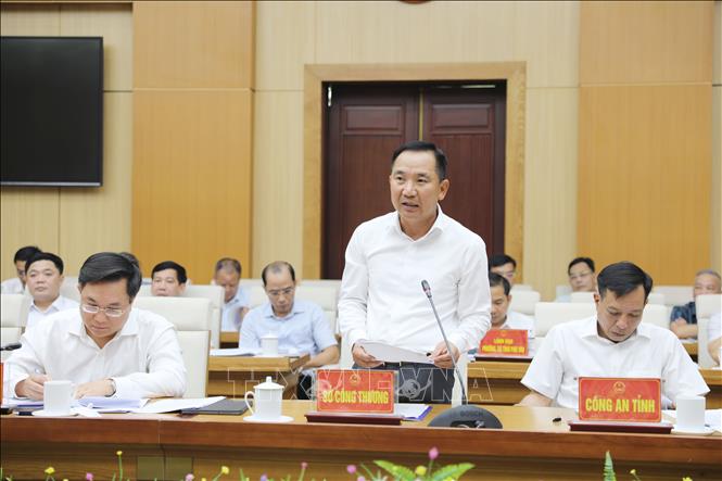 Giám đốc Sở Công thương tỉnh Phú Thọ Trần Quang Tuấn phát biểu ý kiến tại buổi làm việc. Ảnh: Tạ Toàn – TTXVN