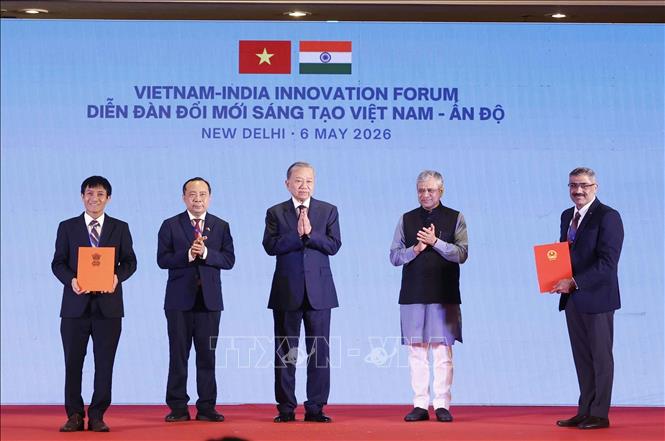  Tổng Bí thư, Chủ tịch nước Tô Lâm chứng kiến trao các văn kiện, thoả thuận hợp tác giữa 2 nước. Ảnh: Thống Nhất – TTXVN