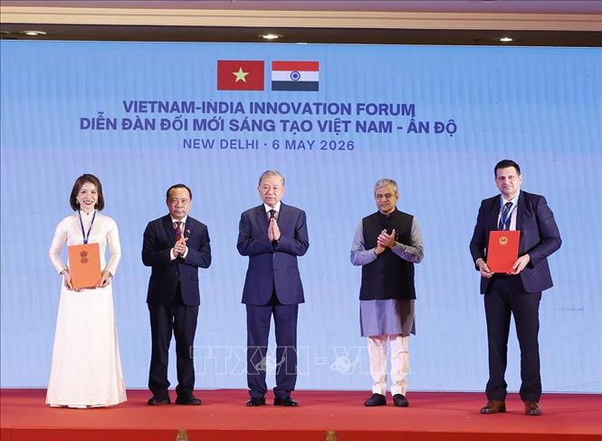 Tổng Bí thư, Chủ tịch nước Tô Lâm chứng kiến trao các văn kiện, thoả thuận hợp tác giữa 2 nước. Ảnh: Thống Nhất – TTXVN