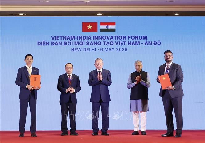 Tổng Bí thư, Chủ tịch nước Tô Lâm chứng kiến trao các văn kiện, thoả thuận hợp tác giữa 2 nước. Ảnh: Thống Nhất – TTXVN