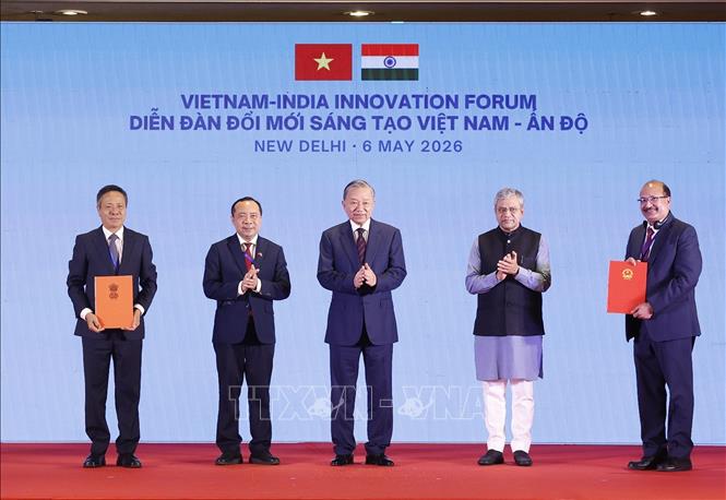  Tổng Bí thư, Chủ tịch nước Tô Lâm chứng kiến trao các văn kiện, thoả thuận hợp tác giữa 2 nước. Ảnh: Thống Nhất – TTXVN