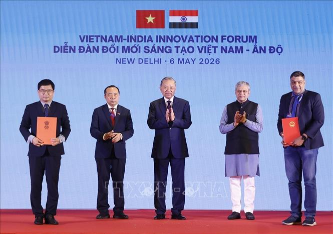  Tổng Bí thư, Chủ tịch nước Tô Lâm chứng kiến trao các văn kiện, thoả thuận hợp tác giữa 2 nước. Ảnh: Thống Nhất – TTXVN