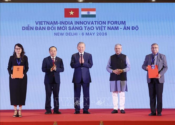  Tổng Bí thư, Chủ tịch nước Tô Lâm chứng kiến trao các văn kiện, thoả thuận hợp tác giữa 2 nước. Ảnh: Thống Nhất – TTXVN