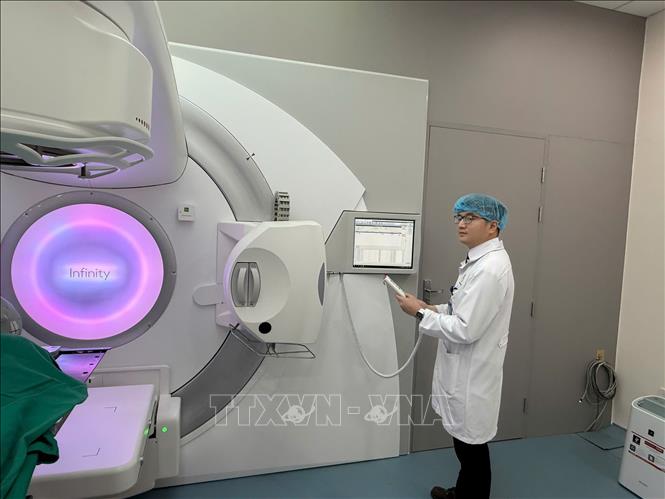 Bệnh viện Ung bướu tỉnh Thanh Hoá đã chính thức đưa vào vận hành hệ thống máy xạ trị gia tốc tuyến tính hiện đại. Ảnh: Việt Hoàng - TTXVN