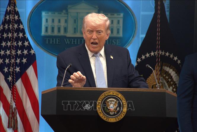 Tổng thống Mỹ Donald Trump trong cuộc họp báo tại Nhà Trắng ở Washington DC., ngày 6/4/2026. Ảnh: THX/TTXVN