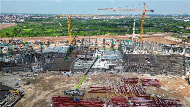 Các khung kết cấu tại khu vực khán đài cũng từng bước lộ diện. Ảnh: Minh Quyết - TTXVN