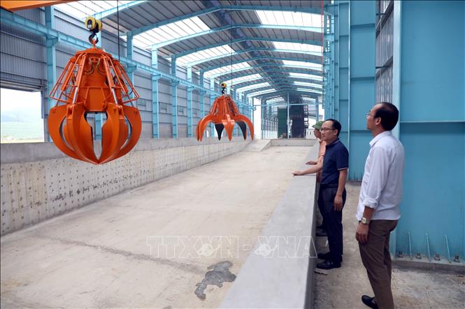 Dự án nhằm hiện thực hóa mục tiêu giảm tỷ lệ chôn lấp rác thải trực tiếp xuống dưới 30% từ năm 2025. Ảnh: Quang Cường – TTXVN