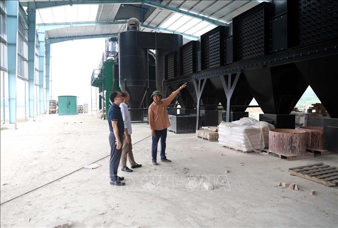Hệ thống lò đốt rác được đầu tư với công nghệ hiện đại, khép kín. Ảnh: Quang Cường – TTXVN