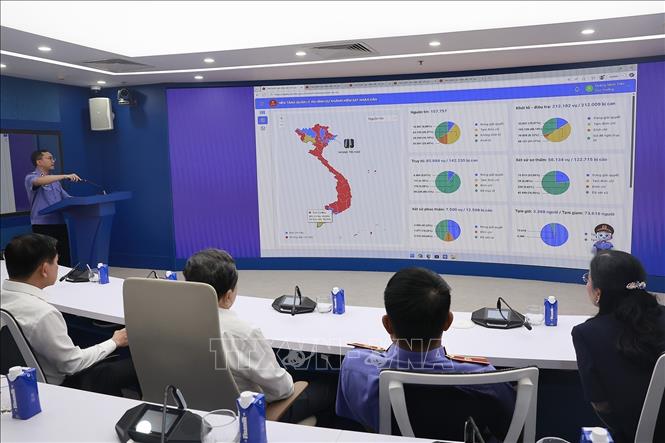 Chủ tịch Quốc hội Trần Thanh Mẫn làm việc tại Trung tâm điều hành thông minh (IOC) của Viện Kiểm sát nhân dân tối cao. Ảnh: Doãn Tấn - TTXVN