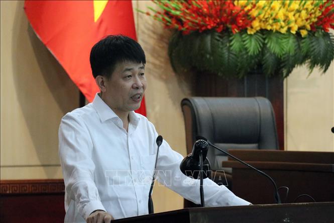 Phó Cục trưởng Cục Quản lý Đất đai Mai Văn Phấn phát biểu tại Hội nghị. Ảnh: Khoa Chương - TTXVN