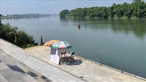 Trục vớt, hỗ trợ thân nhân 2 thi thể trên sông Thạch Hãn