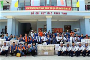 TP Hồ Chí Minh mang tình cảm đến với quân dân Trường Sa