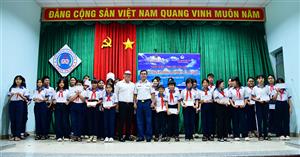 Đoàn Trinh sát số 2 đẩy mạnh tuyên truyền biển, đảo và phòng, chống ma túy trong trường học