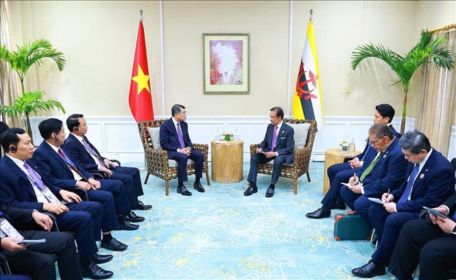 Thủ tướng Chính phủ Lê Minh Hưng gặp Quốc vương Brunei Haji Hassanal Bolkiah. Ảnh: Dương Giang – TTXVN
