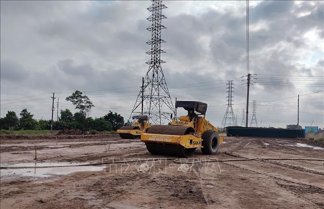 Cụm công nghiệp Ninh An (xã Vũ Quý, tỉnh Hưng Yên) khẩn trương thi công san lấp mặt bằng. Ảnh: Thu Hoài - TTXVN