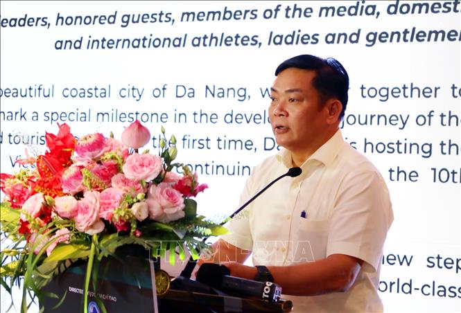 Deputy Director of the municipal Department of Culture, Sports and Tourism Tao Viet Hai speaks at the opening ceremony. VNA Photo: Trần Lê Lâm
