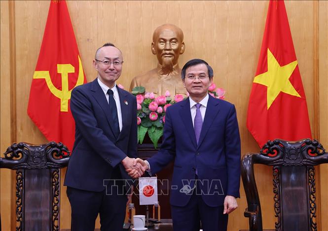 HCMA Director Assoc. Prof. Dr. Doan Minh Huan meets with JICA Chìe Representative Kobayashi Yosuke. VNA Photo: Văn Điệp 