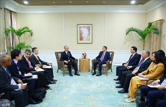 Thủ tướng Lê Minh Hưng gặp Chủ tịch Ngân hàng Phát triển Châu Á Masato Kanda. Ảnh: Dương Giang – TTXVN