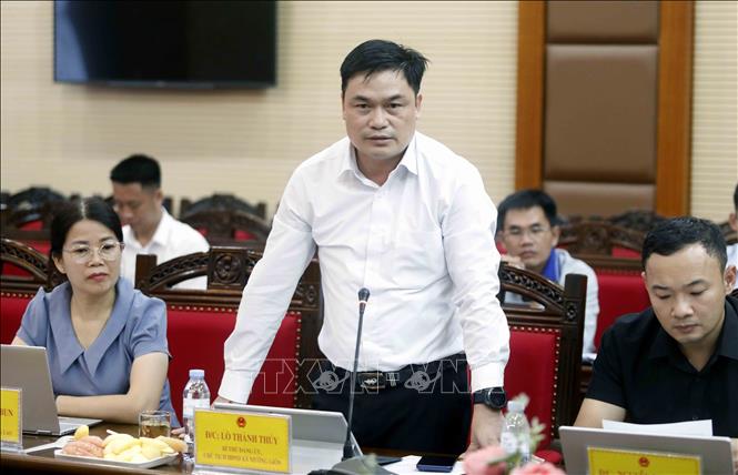 Bí thư Đảng ủy xã Mường Giôn Lò Thanh Thủy phát biểu. Ảnh: Quang Quyết - TTXVN