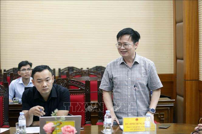 Bí thư Đảng ủy xã Quỳnh Nhai Đinh Trung Dũng phát biểu. Ảnh: Quang Quyết - TTXVN