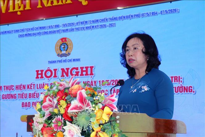 Bà Thái Thu Xương, Phó Chủ tịch thường trực Tổng Liên đoàn Lao động Việt Nam phát biểu tại hội nghị. Ảnh: Thanh Vũ-TTXVN
 

