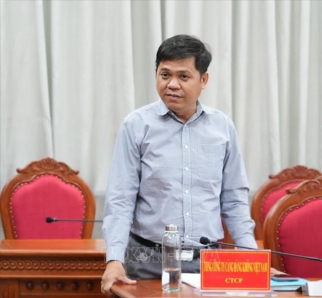 Ông Trương Công Minh Tân, đại diện Tổng Công ty Cảng Hàng không Việt Nam, phát biểu tại cuộc họp. Ảnh: Huỳnh Anh - TTXVN